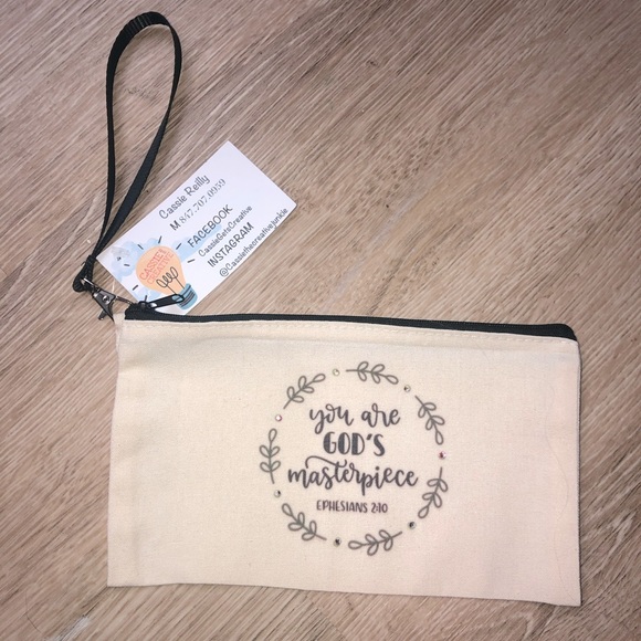 Custom designed wristlet/clutch - Picture 9 of 9